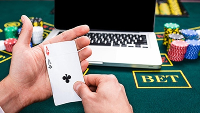 Exploring the world of online poker rooms display